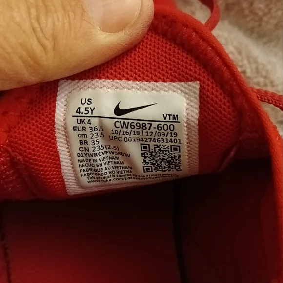 Nike Shoes VTM - Picture 2 of 7